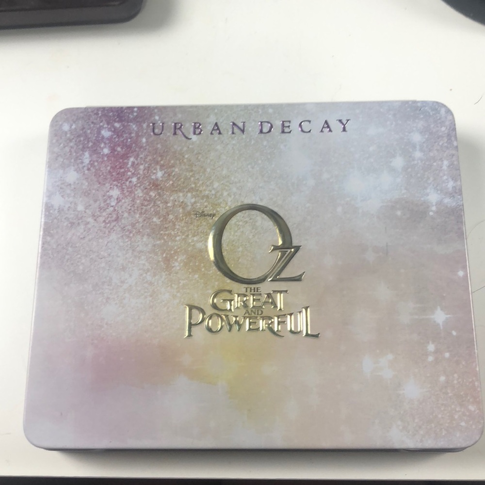 Urban Decay Glinda Eyeshadow palette